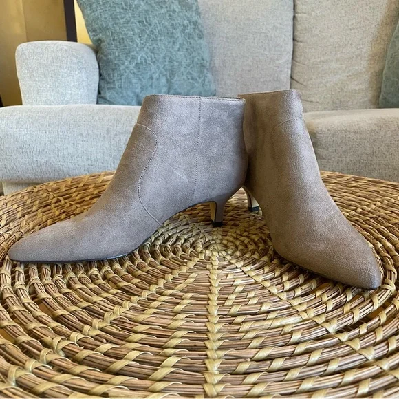Bella Vita Women’s Tan Suede Dress Bootie Ankle Boot Sz-8 - Picture 3 of 14